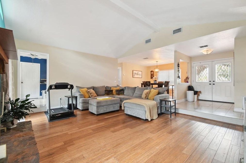 2777 Valencia Ln, Palm Harbor FL  34684-3936 exterior