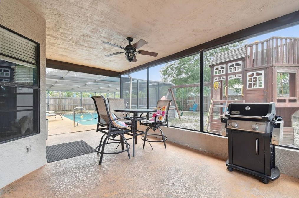 2777 Valencia Ln, Palm Harbor FL  34684-3936 exterior