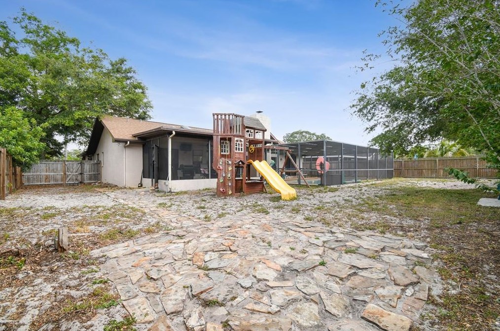 2777 Valencia Ln, Palm Harbor FL  34684-3936 exterior