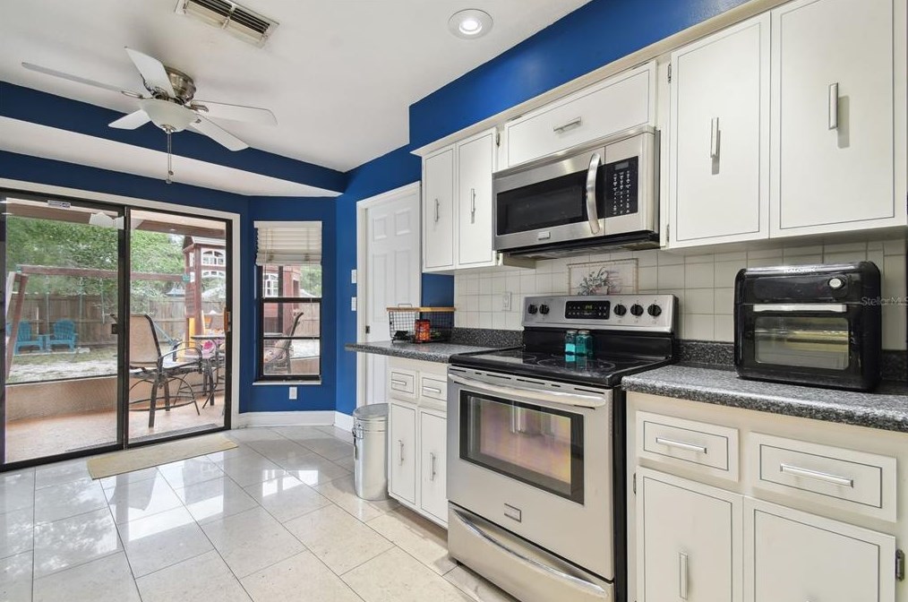 2777 Valencia Ln, Palm Harbor FL  34684-3936 exterior