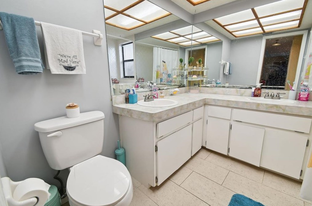 2777 Valencia Ln, Palm Harbor FL  34684-3936 exterior