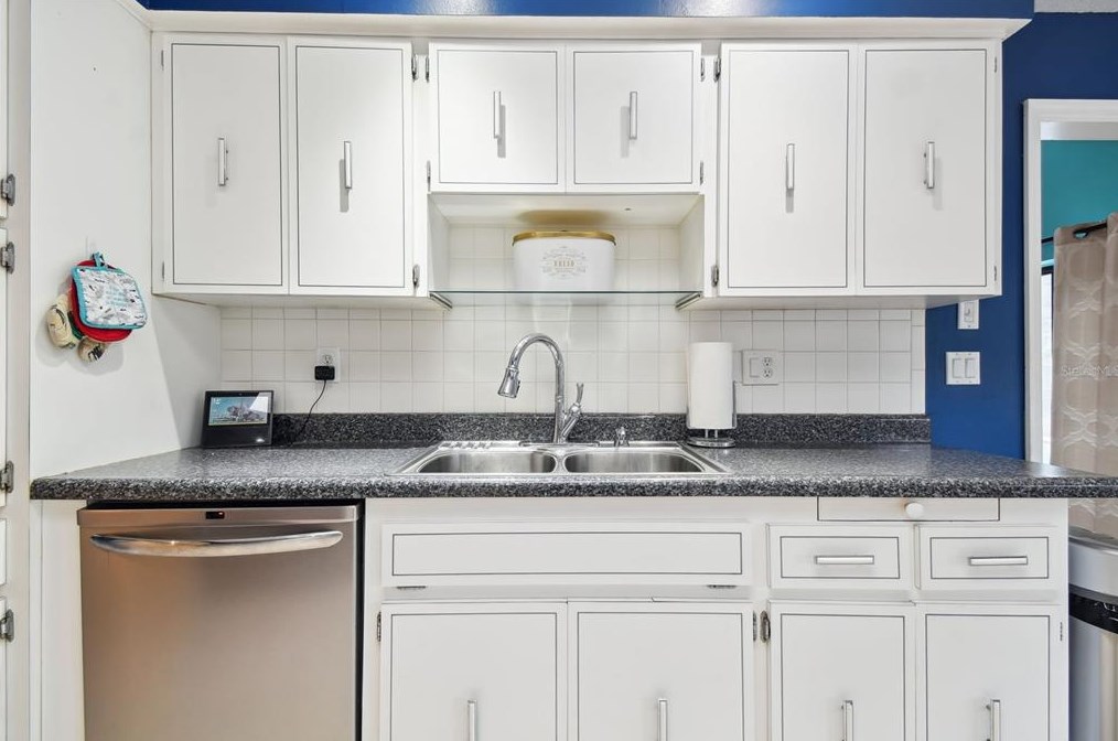 2777 Valencia Ln, Palm Harbor FL  34684-3936 exterior