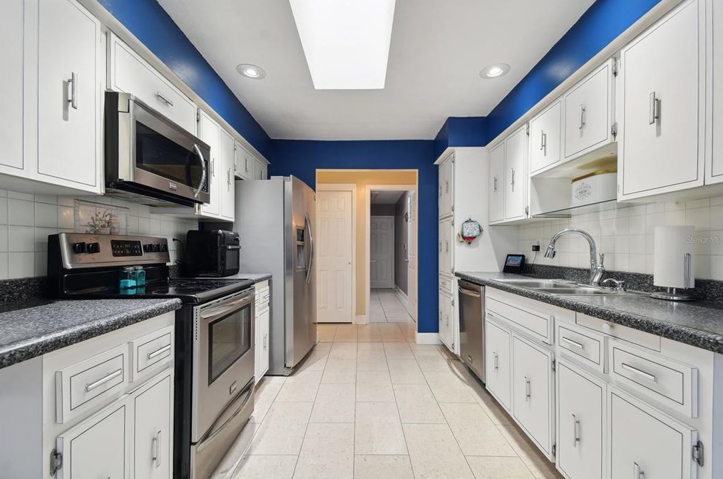 2777 Valencia Ln, Palm Harbor FL  34684-3936 exterior