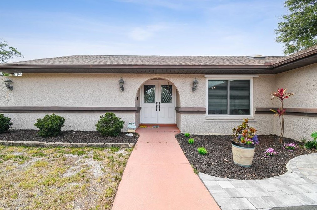 2777 Valencia Ln, Palm Harbor FL  34684-3936 exterior