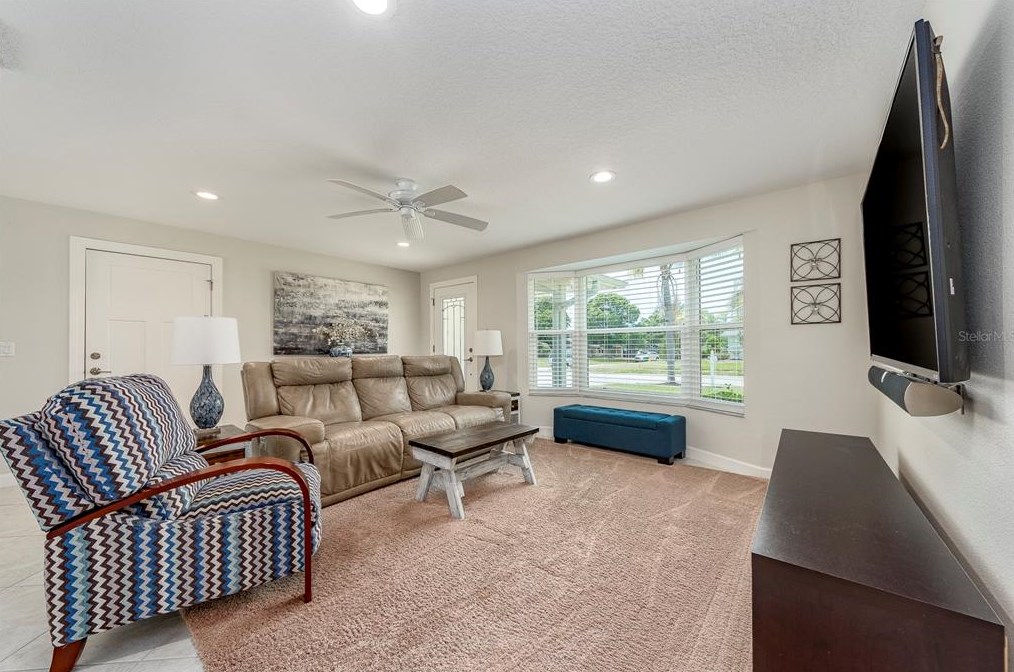 11233 142 Way, Largo FL  33774-4423 exterior