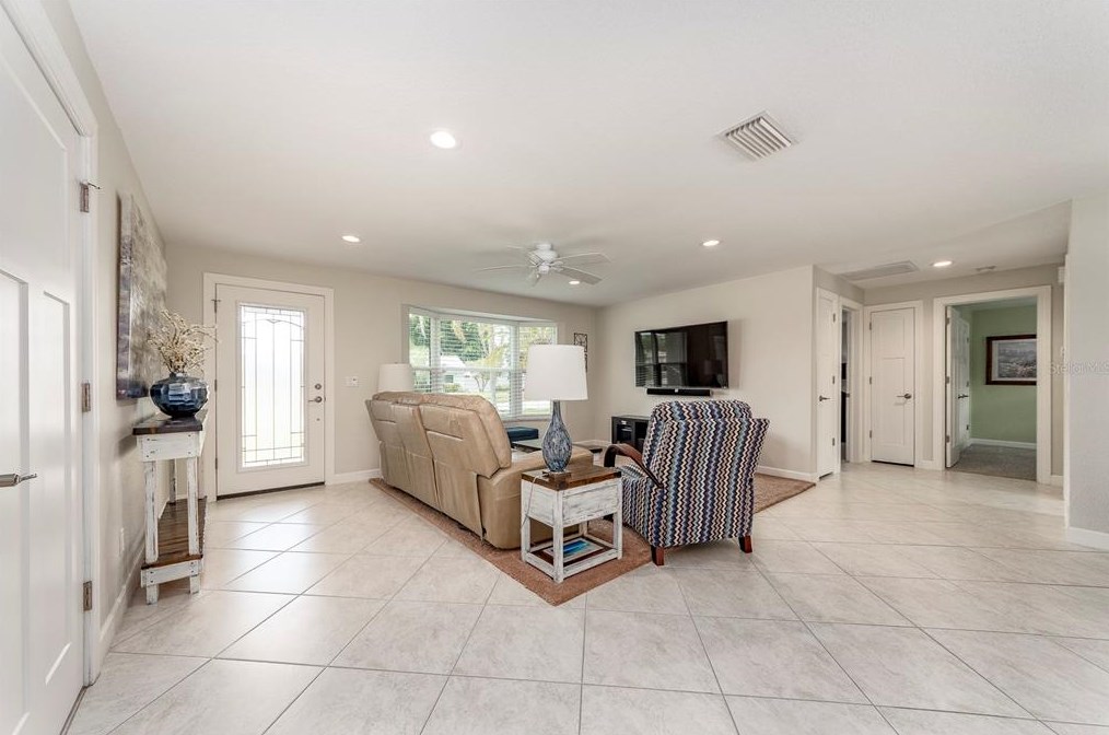 11233 142 Way, Largo FL  33774-4423 exterior