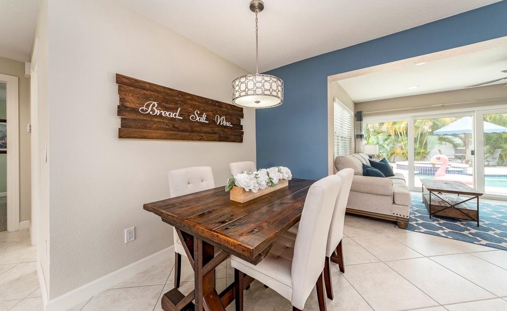 11233 142 Way, Largo FL  33774-4423 exterior