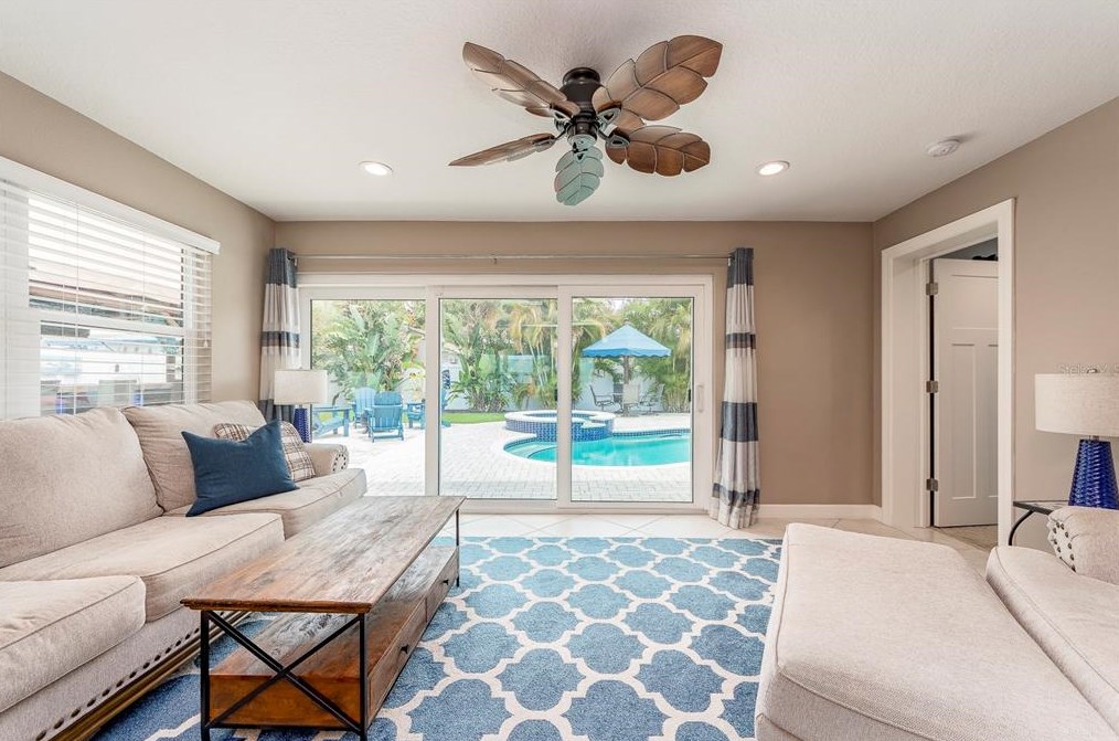 11233 142 Way, Largo FL  33774-4423 exterior