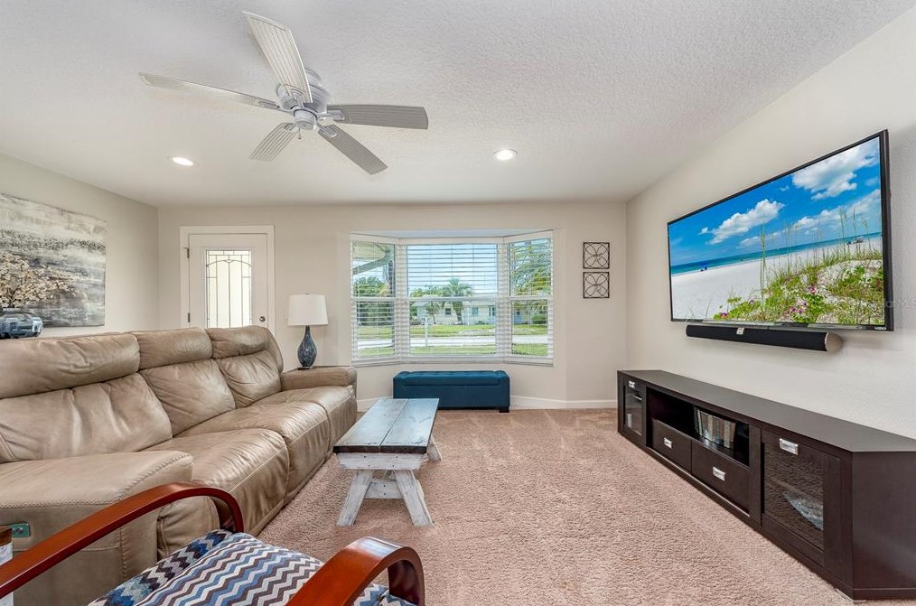 11233 142 Way, Largo FL  33774-4423 exterior