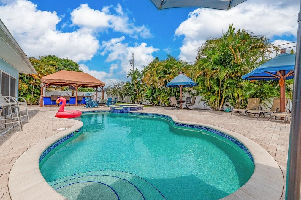 11233 142 Way, Largo FL  33774-4423 exterior