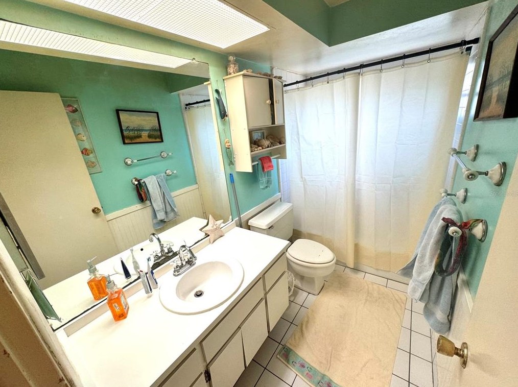 705 Wild Oak Ln, Palm Harbor FL  34683-3033 exterior