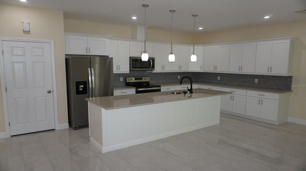 6015 82nd Ave, Pinellas Park FL  33781-1434 exterior