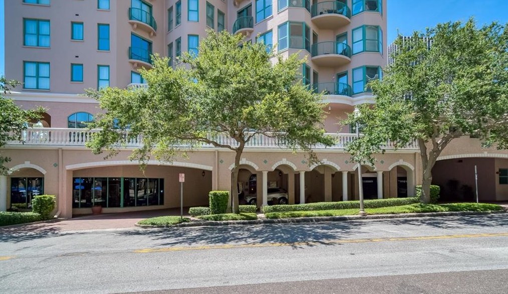 288 Beach Dr, Saint Petersburg FL  33701-3414 exterior