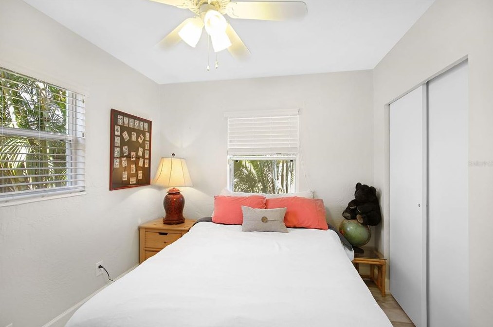 735 42nd Ave, Saint Petersburg FL  33703-4636 exterior