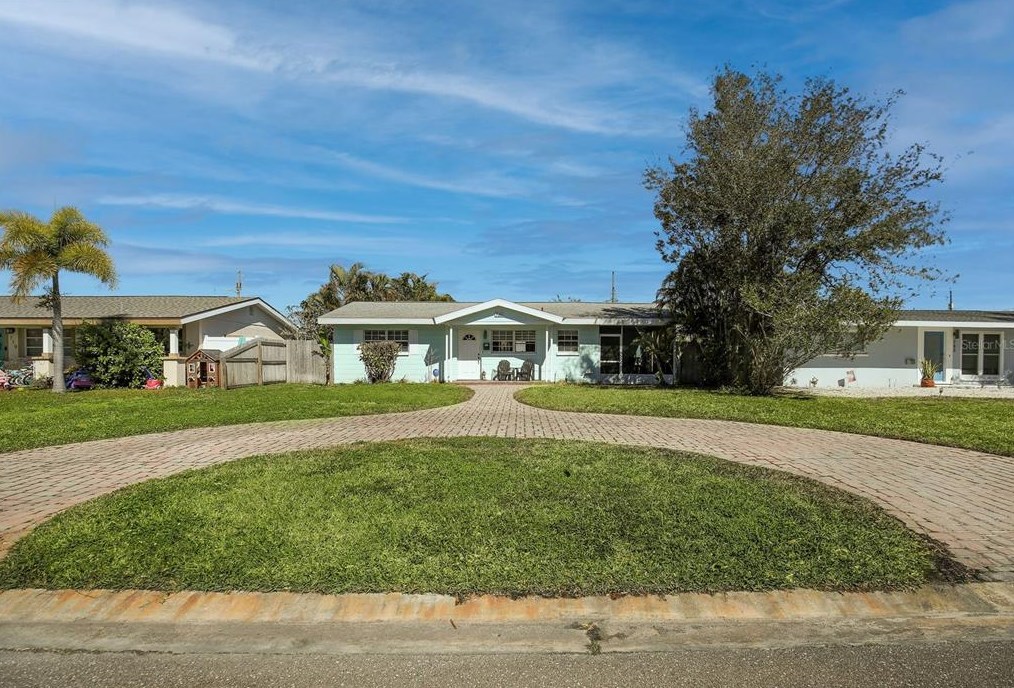 735 42nd Ave, Saint Petersburg FL  33703-4636 exterior