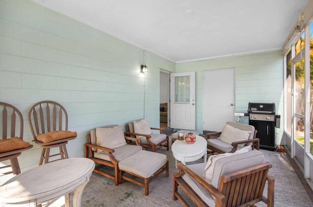 735 42nd Ave, Saint Petersburg FL  33703-4636 exterior