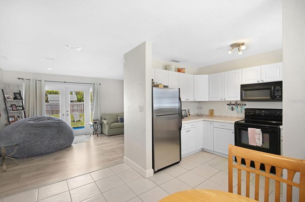 735 42nd Ave, Saint Petersburg FL  33703-4636 exterior