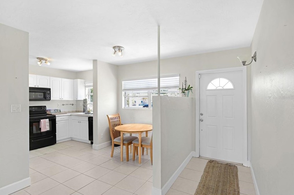 735 42nd Ave, Saint Petersburg FL  33703-4636 exterior