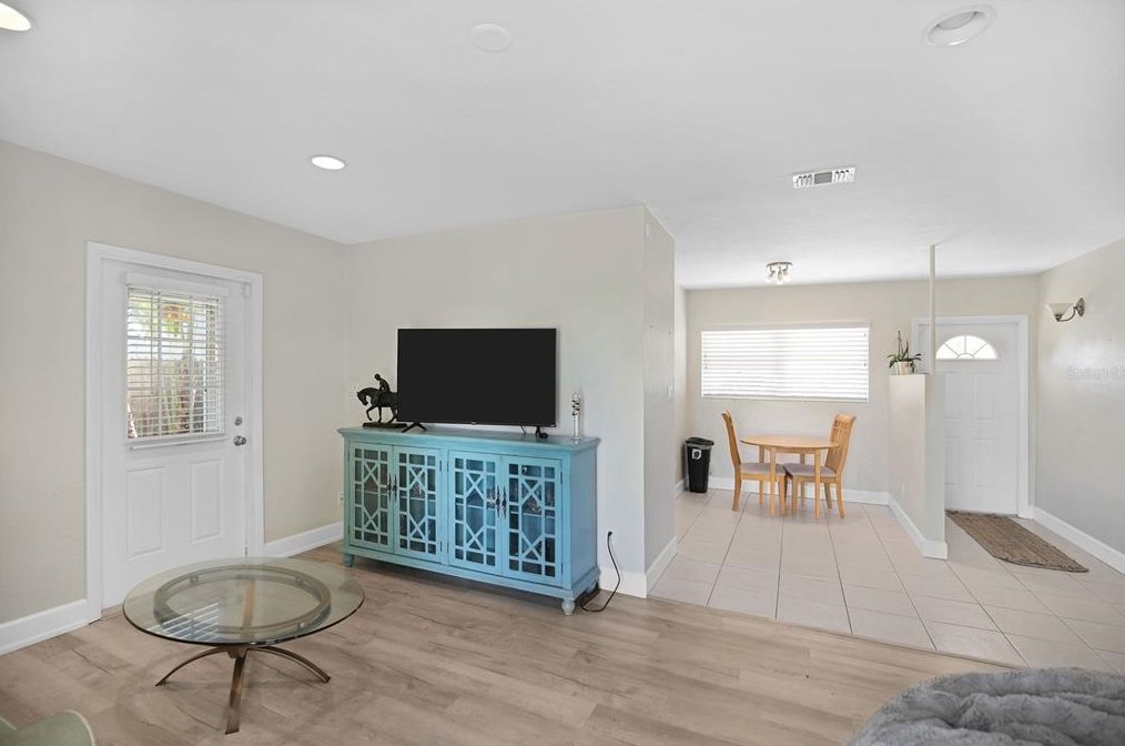 735 42nd Ave, Saint Petersburg FL  33703-4636 exterior