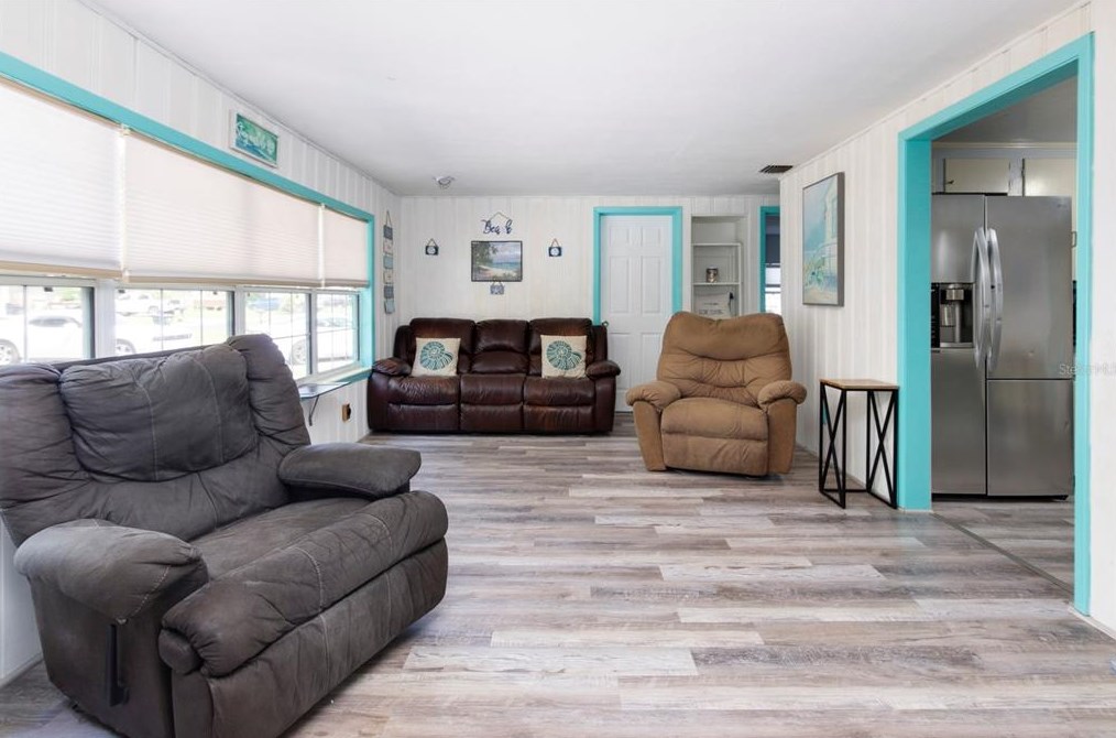 5480 43rd Ter, Saint Petersburg FL  33709-5548 exterior