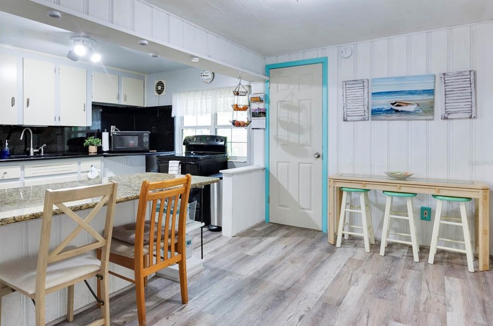 5480 43rd Ter, Saint Petersburg FL  33709-5548 exterior