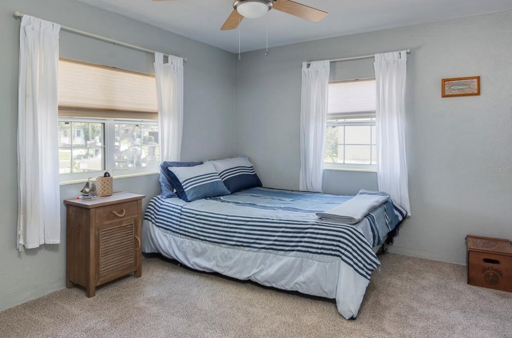 5480 43rd Ter, Saint Petersburg FL  33709-5548 exterior