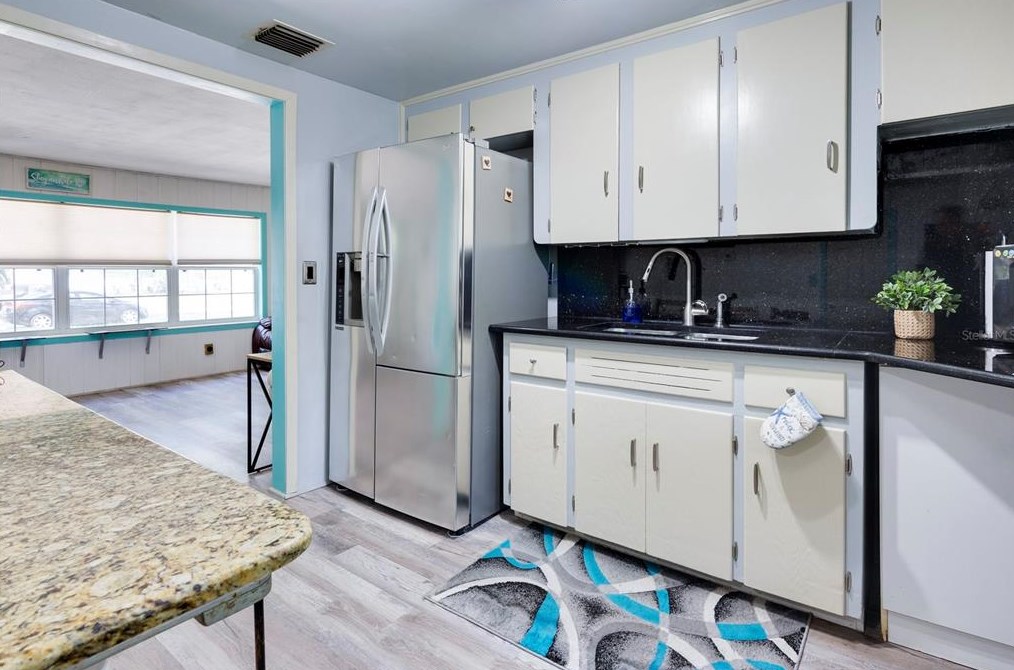 5480 43rd Ter, Saint Petersburg FL  33709-5548 exterior