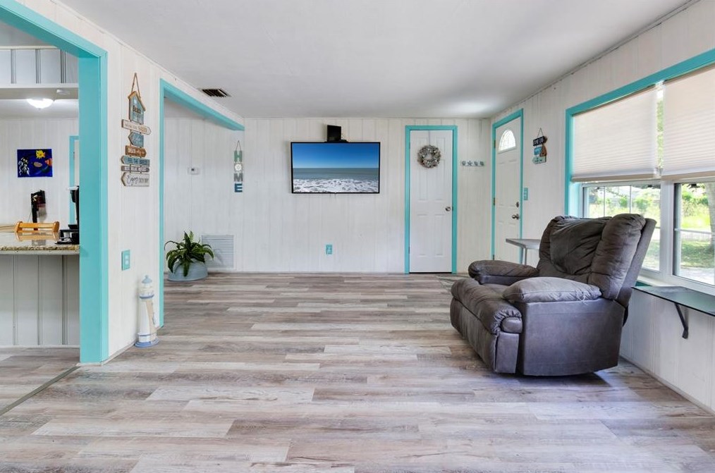 5480 43rd Ter, Saint Petersburg FL  33709-5548 exterior