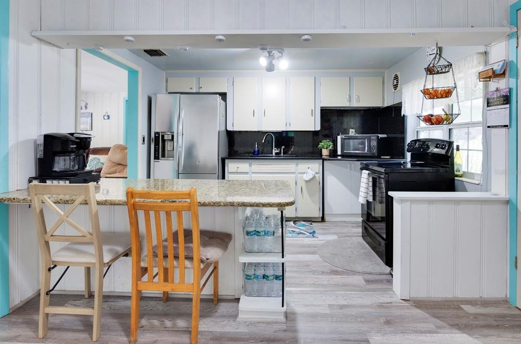 5480 43rd Ter, Saint Petersburg FL  33709-5548 exterior