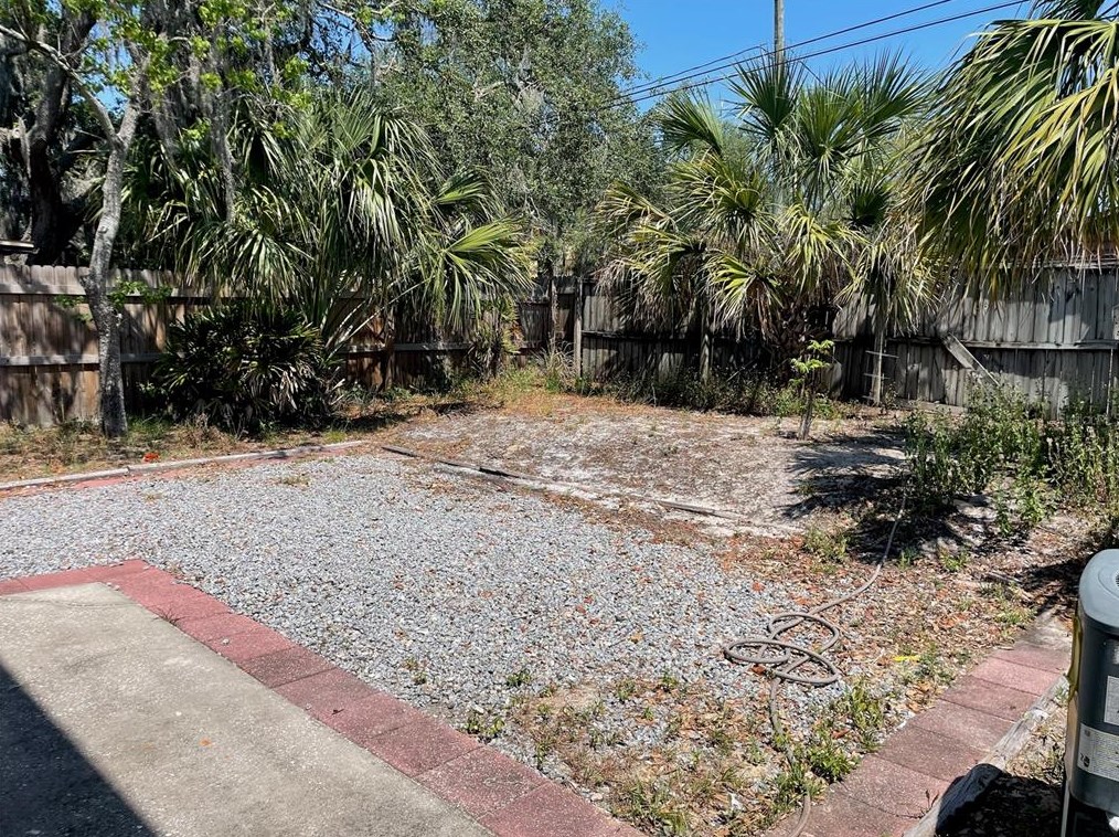 5162 Tennis Court Cir, Tampa FL 33617-4718 exterior