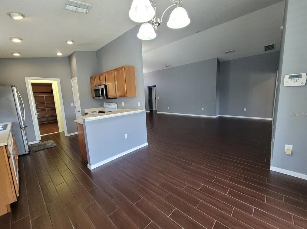 6401 Twin Bridges Dr, Zephyrhills FL 33541-8380 exterior