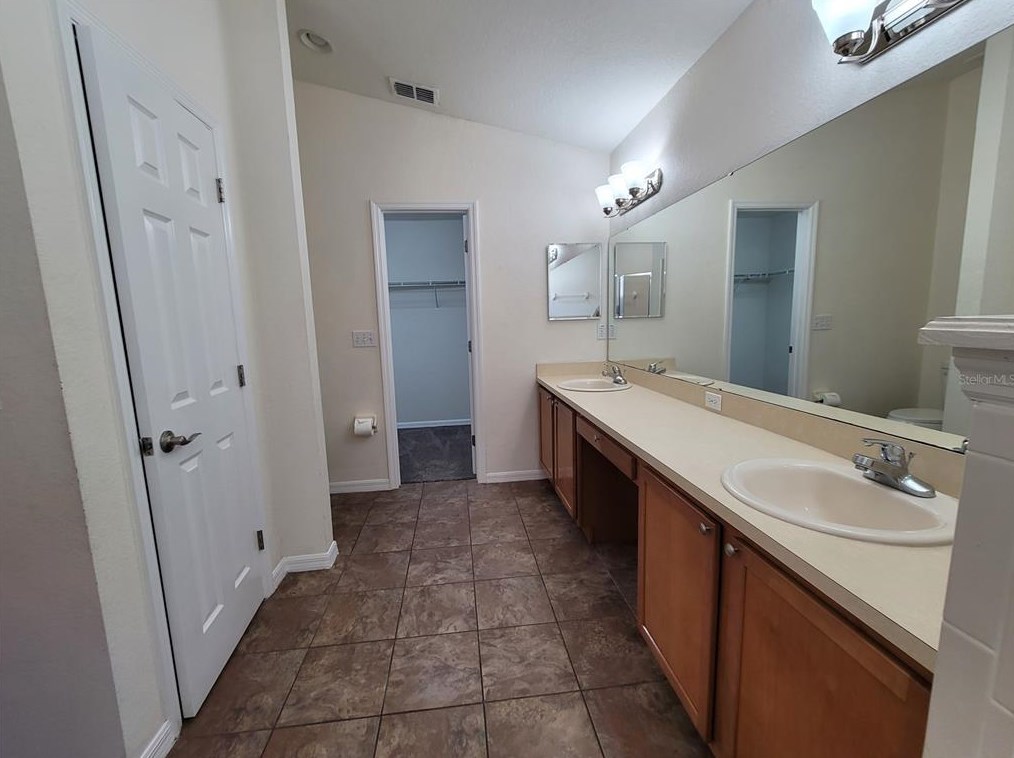 6401 Twin Bridges Dr, Zephyrhills FL 33541-8380 exterior