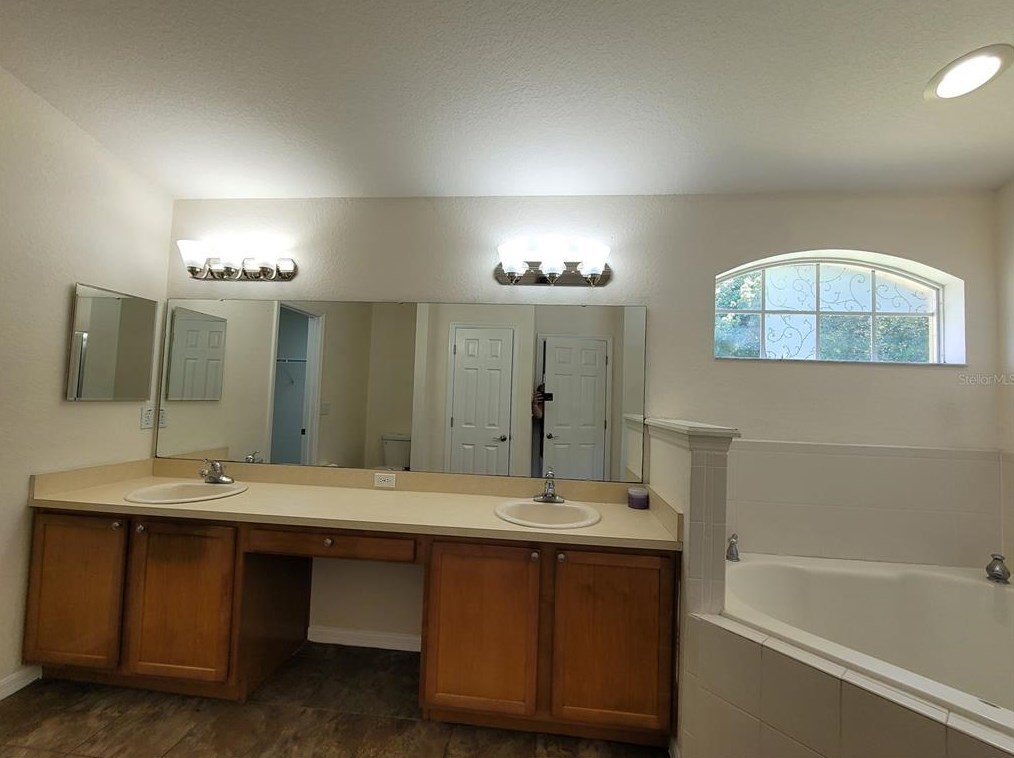 6401 Twin Bridges Dr, Zephyrhills FL 33541-8380 exterior