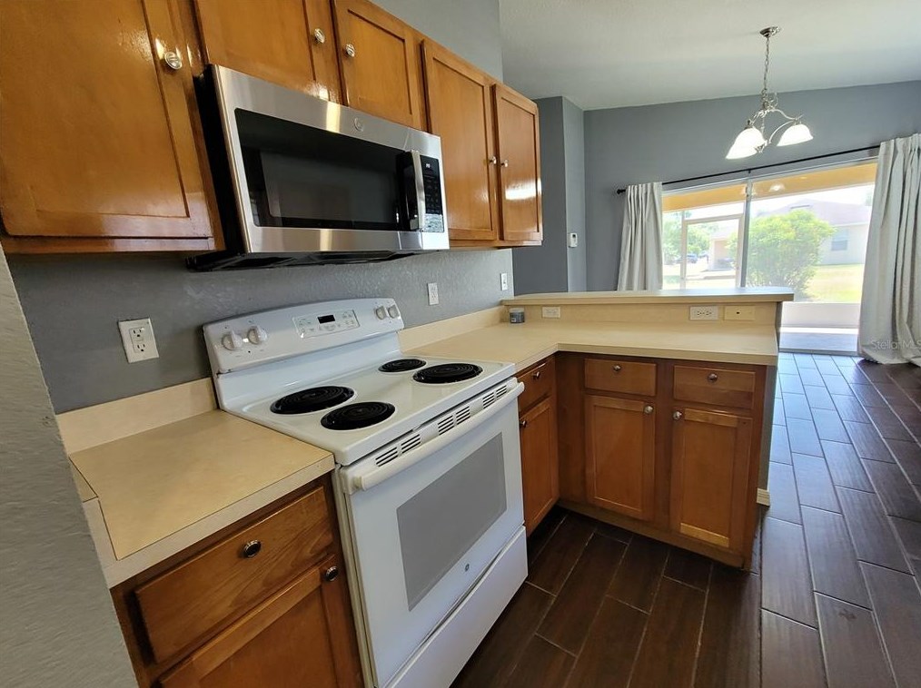 6401 Twin Bridges Dr, Zephyrhills FL 33541-8380 exterior