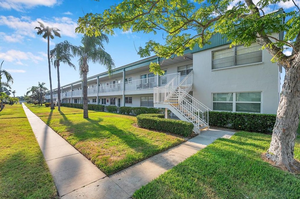 5246 81st St, Saint Petersburg FL  33709-2255 exterior