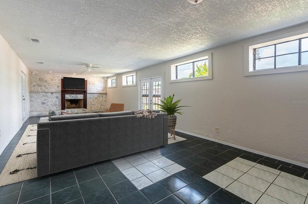 3334 Henry St, Melbourne FL 32901-8016 exterior