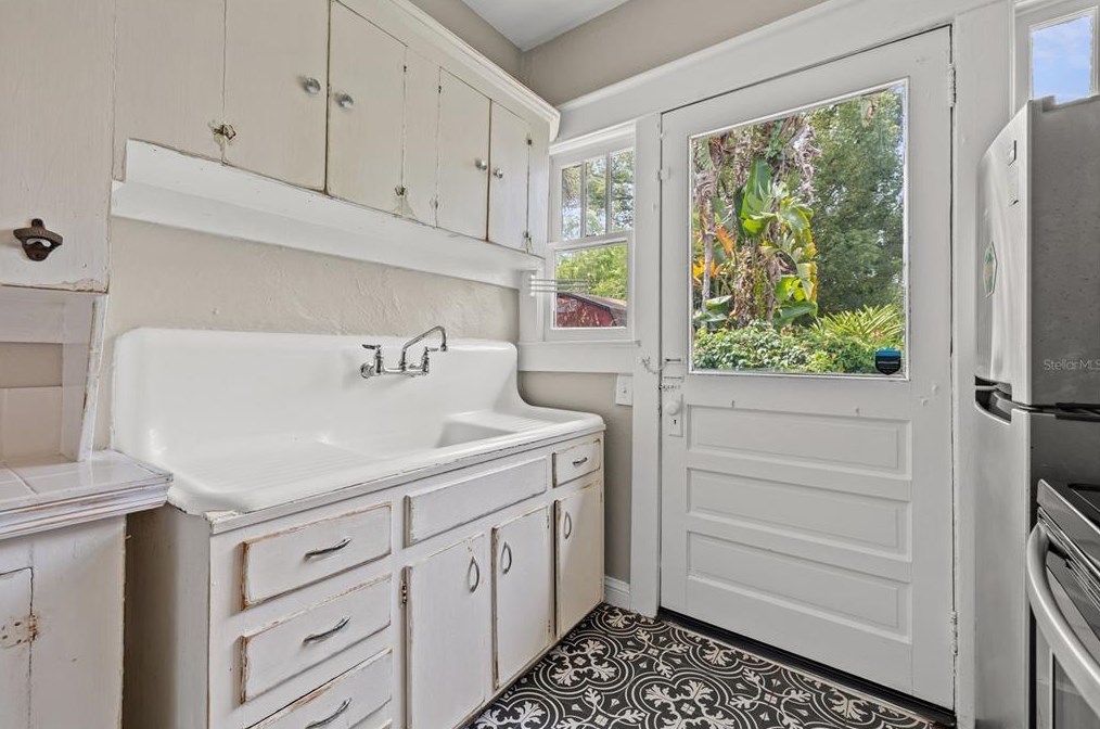 5901 Ola Ave, Tampa FL 33604-6615 exterior