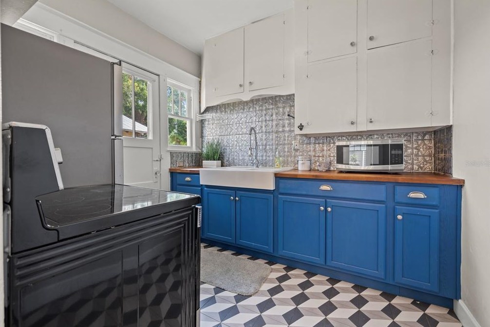 5901 Ola Ave, Tampa FL 33604-6615 exterior