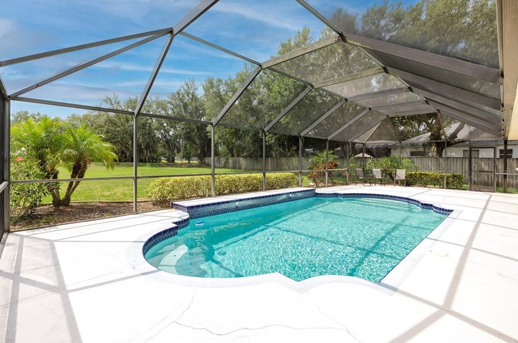 3019 Sutton Woods Dr, Plant City FL  33566-9614 exterior