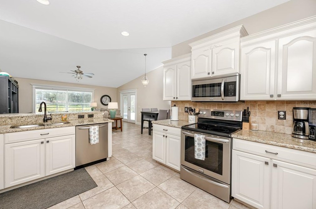 3019 Sutton Woods Dr, Plant City FL  33566-9614 exterior