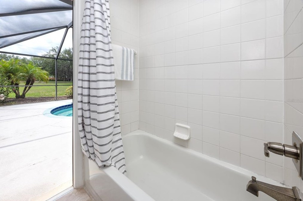 3019 Sutton Woods Dr, Plant City FL  33566-9614 exterior