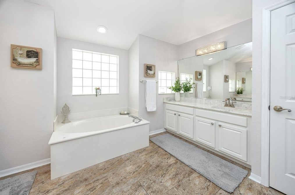 3019 Sutton Woods Dr, Plant City FL  33566-9614 exterior