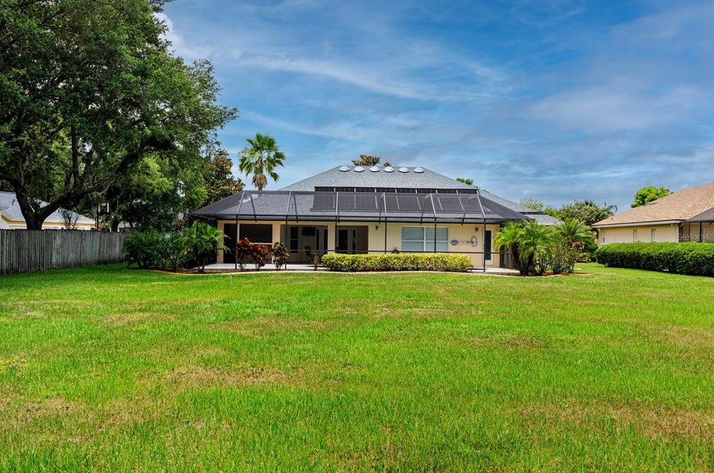 3019 Sutton Woods Dr, Plant City FL  33566-9614 exterior