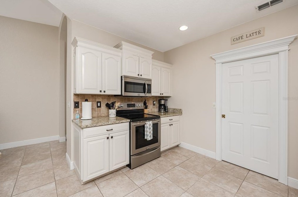 3019 Sutton Woods Dr, Plant City FL  33566-9614 exterior