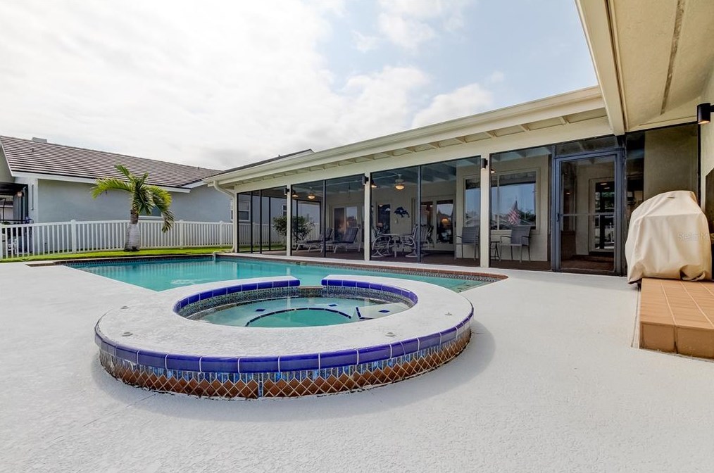 4981 61 Ave, Saint Petersburg FL  33712-4921 exterior