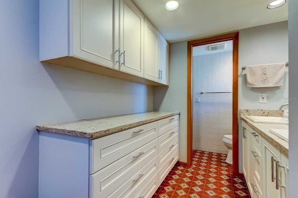 4981 61 Ave, Saint Petersburg FL  33712-4921 exterior