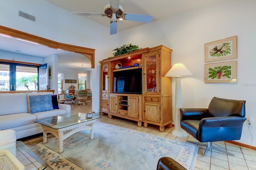4981 61 Ave, Saint Petersburg FL  33712-4921 exterior