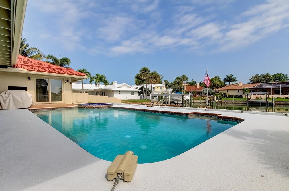 4981 61 Ave, Saint Petersburg FL  33712-4921 exterior