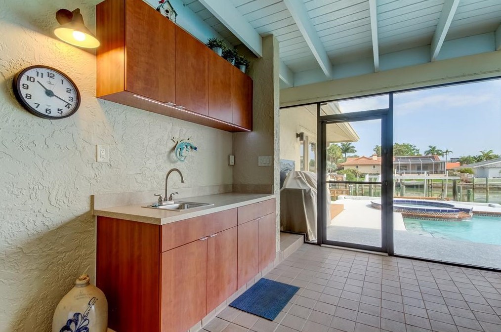 4981 61 Ave, Saint Petersburg FL  33712-4921 exterior