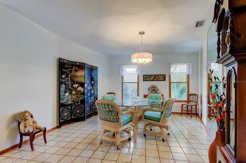 4981 61 Ave, Saint Petersburg FL  33712-4921 exterior
